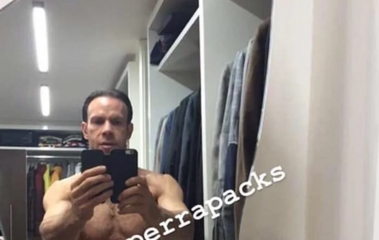 "Zague" lo hace de nuevo... se toma foto desnudo y la filtran en redes
