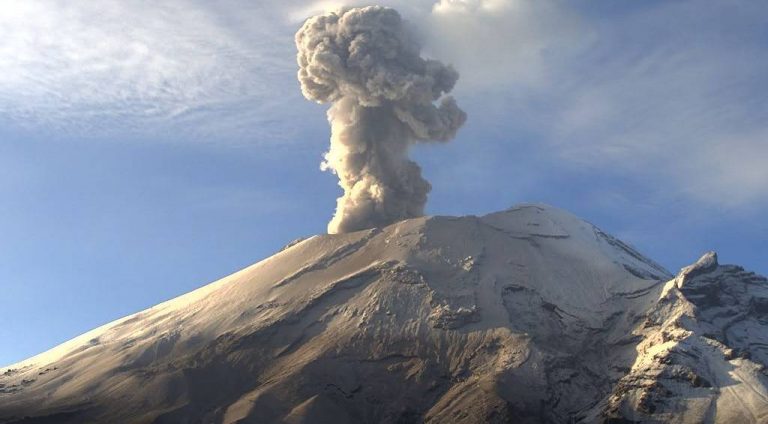 Popocatépetl Lanza Espectacular Columna De Vapor Y Ceniza De Más De Un