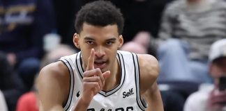 La NBA multa a Victor Wembanyama de Spurs por lanzar pelota a las gradas