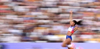 ¡Un salto a la victoria! Tara David-Woodhall gana el oro en salto de longitud
