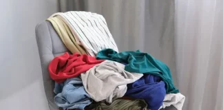 ¿Tienes una silla llena de ropa? La psicología revela qué dice de ti