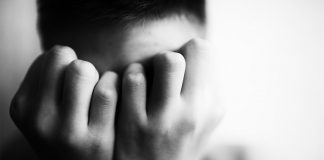 Hombre se quita la vida en vivo tras no poder pagar insulina para su hija