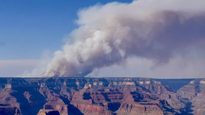 incendio-del-gran-canon-desde-el-espacio-132000-1024x576