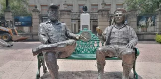 Retiran escultura de Fidel y el Che en la colonia Tabacalera