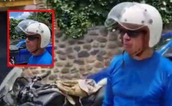 Lord Gringo estaciona su moto a media calle y se enoja porque le piden liberar el paso