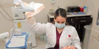 Atienden cuatro clínicas y farmacias UNE a ciudadanía en periodo vacacional en Nuevo Laredo