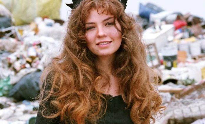 Y THALÍA