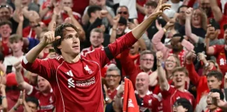 Liverpool consigue milagroso triunfo en inicio de Premier League