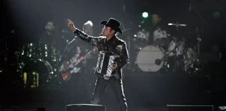Jorge Hernández, vocalista de Los Tigres del Norte, sufre caída en pleno escenario de la Fenapo 2025: video