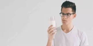 ¿Se debe dejar de tomar leche en la edad adulta? Esto dicen especialistas