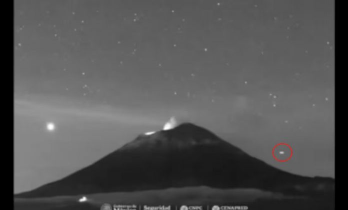 ¿Ovnis en el Popocatépetl?; captan objetos alrededor del volcán y video estremece en X