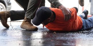 Corte Suprema aprueba redadas masivas en Los Ángeles; podrán detener a personas por “parecer” migrantes