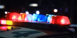 Hallan cadáver en un Tesla registrado a nombre del rapero D4vd