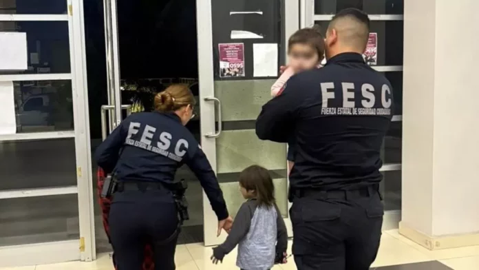 nino-sale-con-su-hermana-en-brazos-para-denunciar-maltrato-infantil-en-tijuana-105922-1024x576