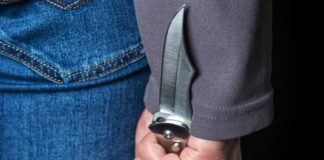 Alumno de 14 años apuñala a maestra en Francia; descubren admiración a Hitler y las armas
