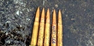 Tirador escribió “anti-ICE” en bala sin usar en ataque a oficina en Dallas: FBI