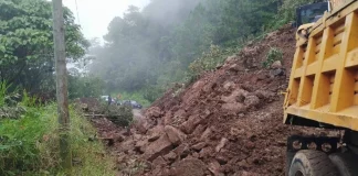 Derrumbe bloquea carretera en Naupan, Puebla; comunidades quedan incomunicadas