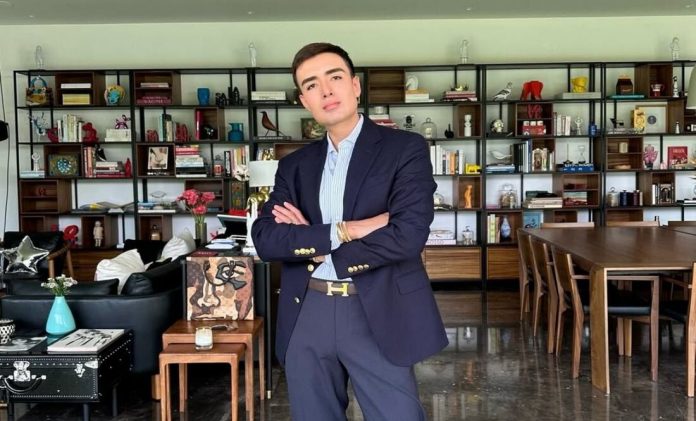 Y ESTILISTA