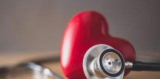 Científicos crean una IA que busca prevenir infartos oyendo los latidos