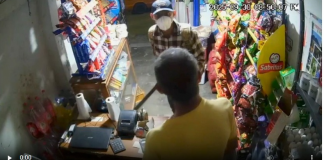 Asaltan a machetazos a adulto mayor en su tienda de abarrotes