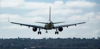 Aviones chocan en aeropuerto LaGuardia de Nueva York; no hay heridos