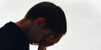 Denuncian que niño con TDAH es excluido en primaria de Ciudad Victoria; maestra pide “más medicamento” para poder tenerlo en clase