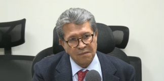 Monreal descarta aprobar Ley Antimemes de diputado morenista