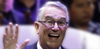 Ricardo Salinas Pliego dice que todos los que estudian en la SEP tienen el “cerebro lavado” y son “animalitos dóciles manipulados” y que no debería de existir el IMSS
