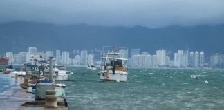 Raymond y frente frío 6 provocan lluvias torrenciales y fuertes vientos en México