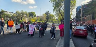 Trabajadores del SAT bloquean vialidades en CDMX por segundo día consecutivo