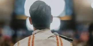 Clonan cuenta de sacerdote exorcista de Saltillo; estafan con ella