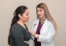 Continúa campaña de salud para la detección temprana del cáncer de mama en clínicas UNE