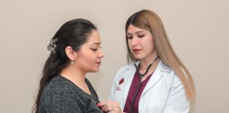 Continúa campaña de salud para la detección temprana del cáncer de mama en clínicas UNE