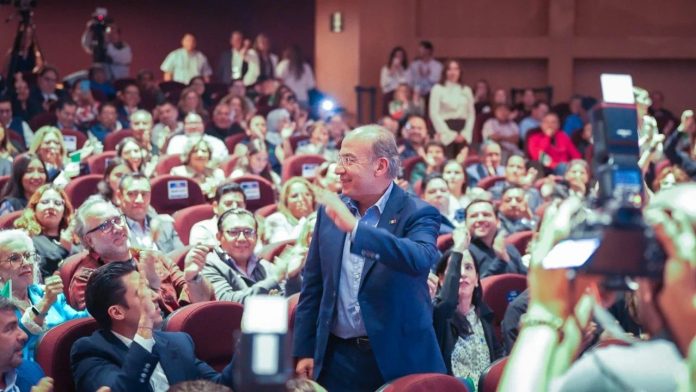 ‘Me interesa’: Felipe Calderón alista su regreso a la política y… ¿planea militar de nuevo en el PAN?