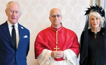 El Rey Carlos III y el Papa León XIV hacen historia, rezan juntos en el Vaticano