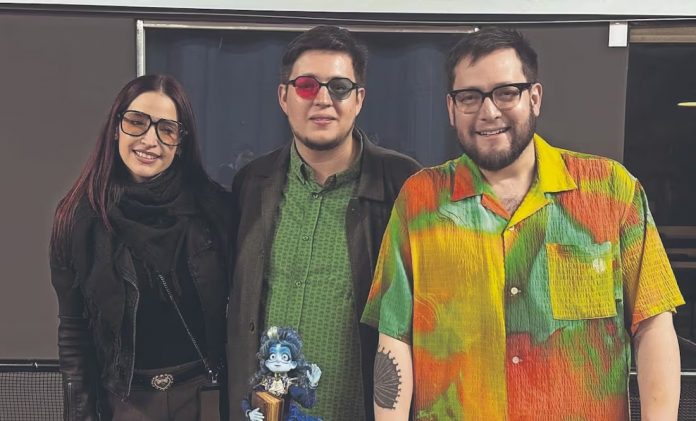 ‘Frankelda’ se manifiesta en contra del machismo