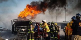 Explota pipa en la Carretera Estatal 200 de Querétaro, hay dos lesionados