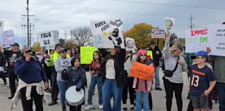 Se manifiestan en Chicago contra presencia de agentes migratorios en las calles