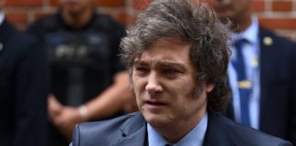 Partido de Milei arrasa en elecciones legislativas de Argentina