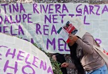 Fuera Taibo, piden mujeres en mitin poético, “o será señalado, dondequiera que se pare”