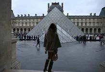 Cinco nuevos detenidos en Francia por el robo en el Museo de Louvre