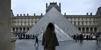 Cinco nuevos detenidos en Francia por el robo en el Museo de Louvre