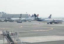 AICM restablece vuelos luego de afectaciones por banco de niebla