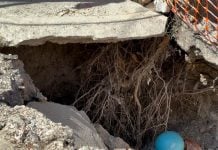 Mujer Teme que socavón se ‘trague’ su casa en Nuevo Laredo