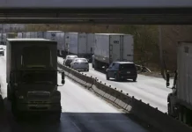 Entran en vigor en EE.UU. los aranceles a camiones y autobuses