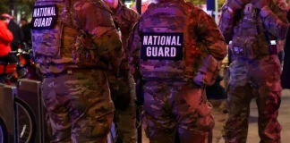 Jóvenes chocan con Guardia Nacional en Washington durante Halloween