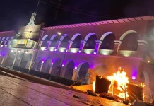 Diez detenidos tras incendio del Palacio Municipal de Apatzingán; Fiscalía investiga responsabilidades