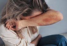 Pelean alumnas del CETIS en la GAM; una queda en silla de ruedas