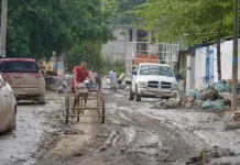 Damnificados piden ayuda a tres semanas de inundaciones en Veracruz