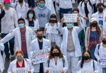 Por falta de insumos, médicos convocan a paro nacional y se suman a marcha de Generación Z